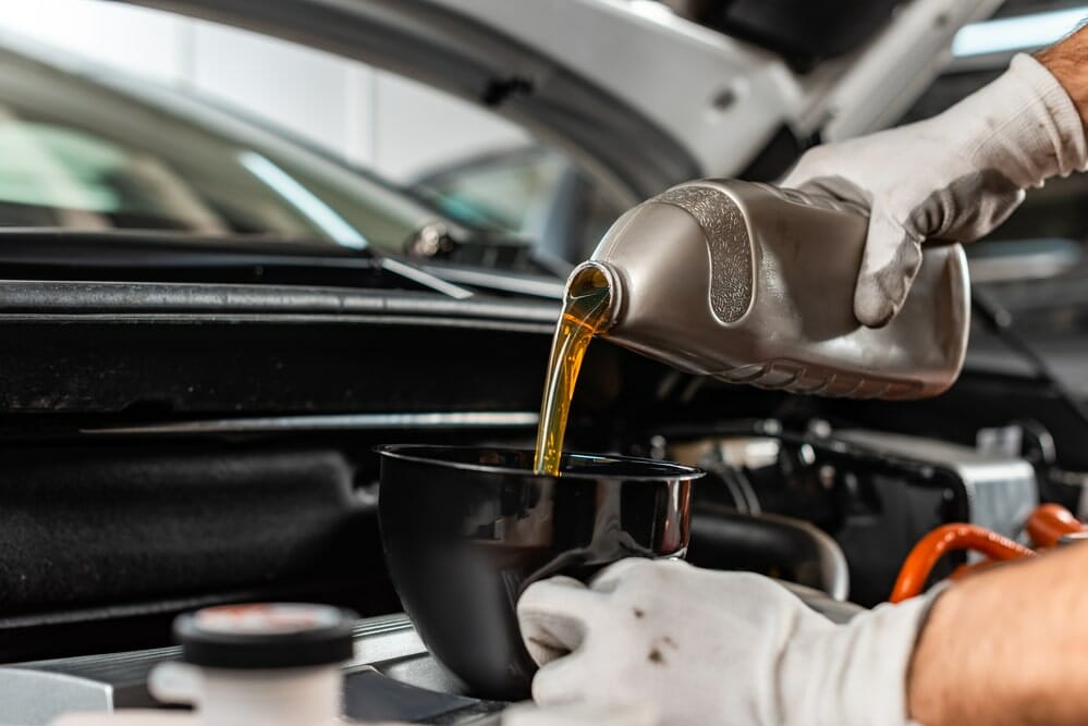 Best Places To Get An Oil Change (Honest & Most Inexpensive)