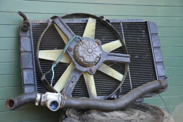 Should Radiator Fan Turn On When AC Is On?