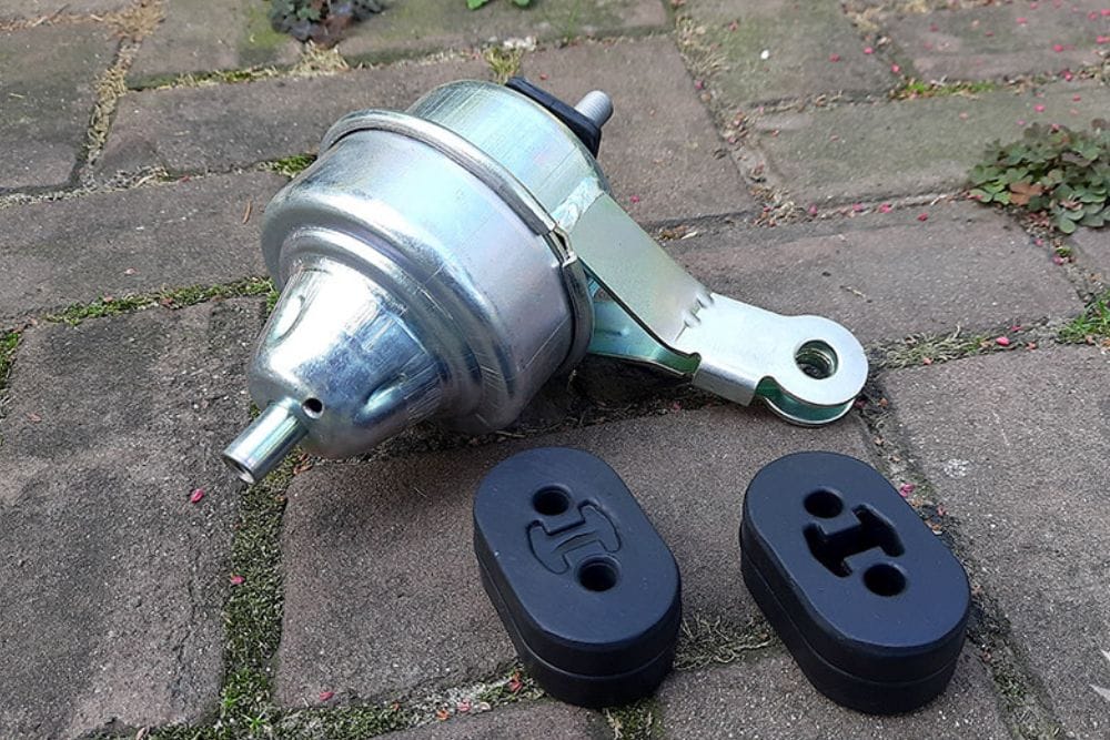 6 Bad Engine Mount Symptoms (How To Diagnose)