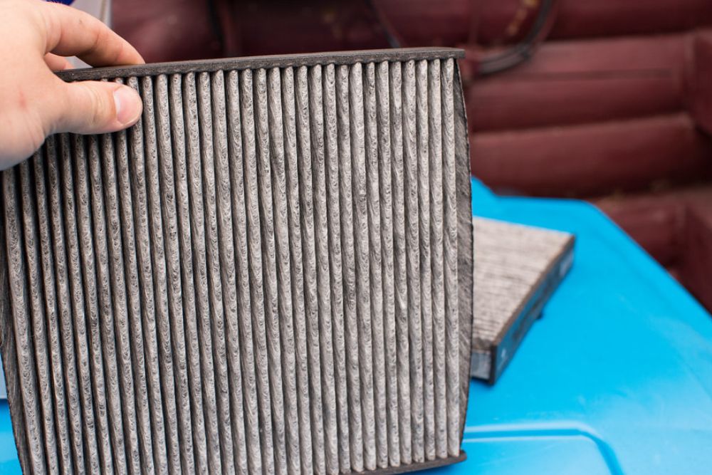 5 Symptoms Of A Dirty Cabin Air Filter & Replacement Cost