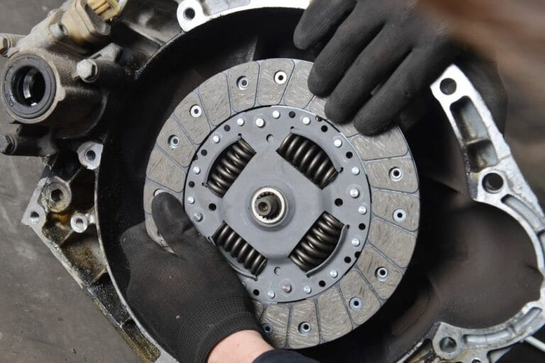5 Symptoms Of A Slipping Clutch (How To Diagnose And Fix)