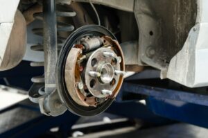 6 Bad Brake Drum Symptoms (Worn Brake Shoes Replacement Tips)
