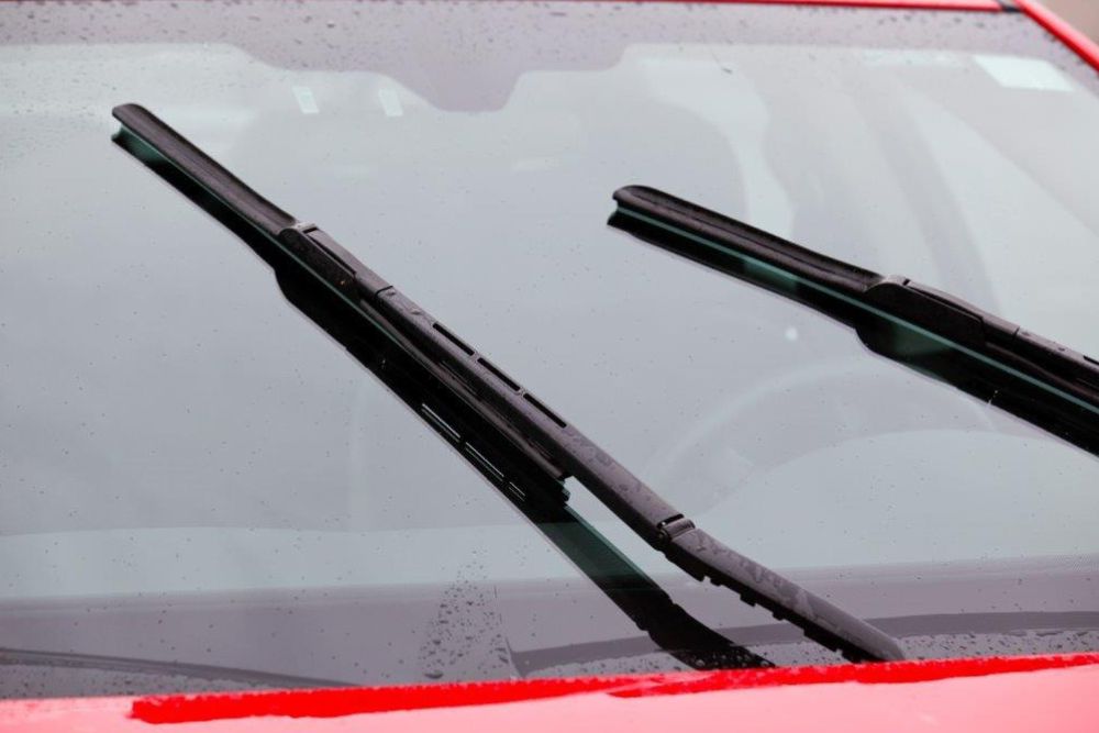 7 Bad Wiper Motor Symptoms (How To Test + Replacement Cost)