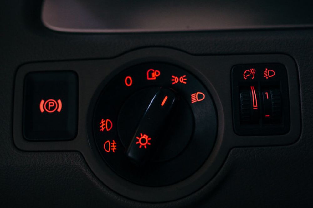 5 Causes Of Both Headlights Not Working (How To Fix)